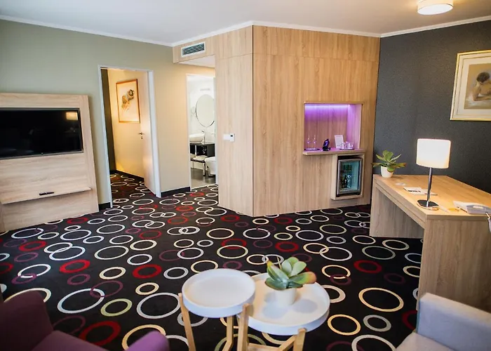 Garden Hotel Wellness Es Konferencia