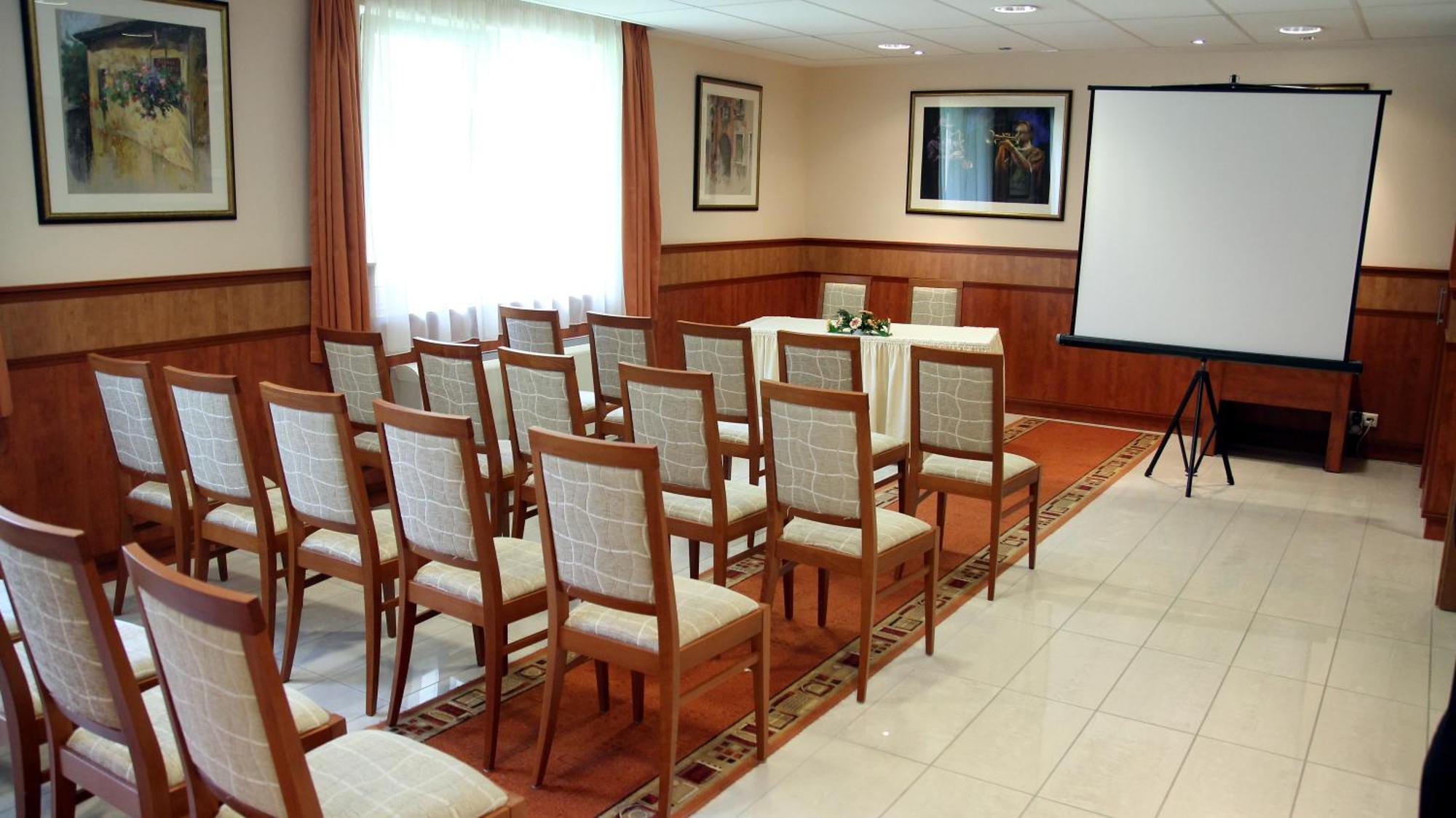 Hotel Garden Wellness Es Konferencia Szolnok