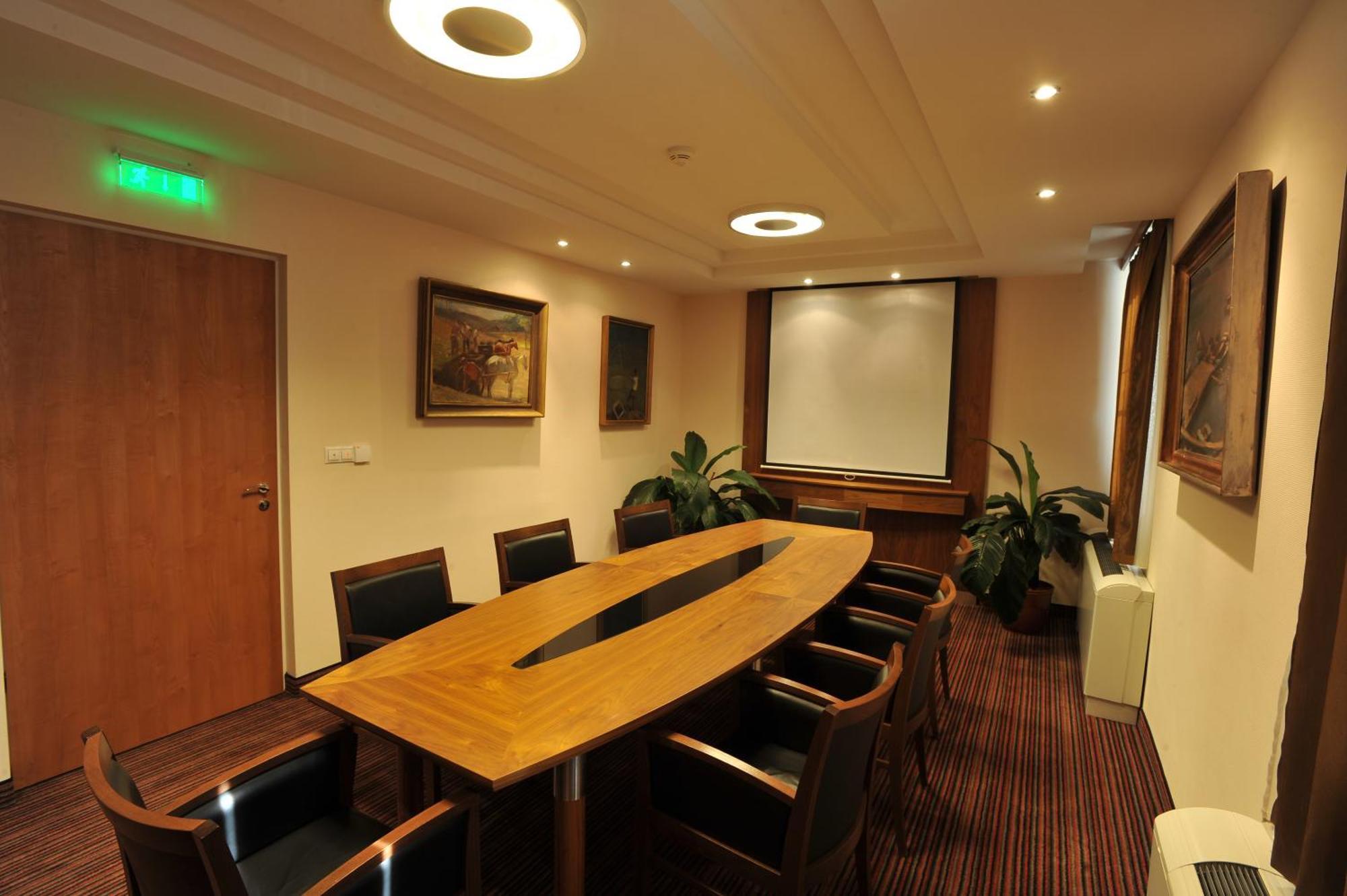 Garden Wellness Es Konferencia Hotel