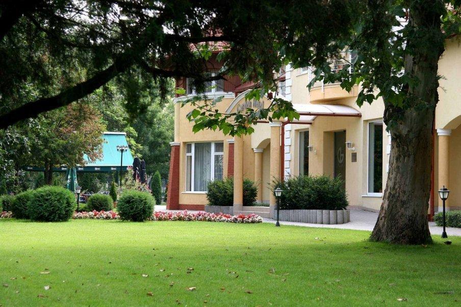 Garden Wellness Es Konferencia Hotel 4*