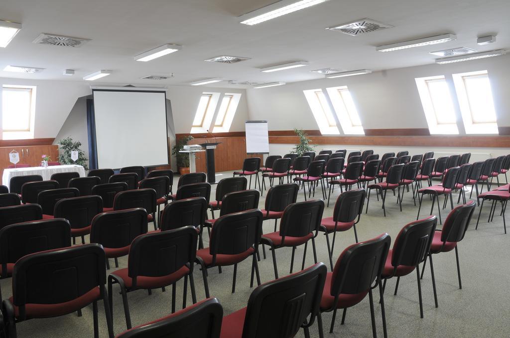 Garden Wellness Es Konferencia Отель 4*