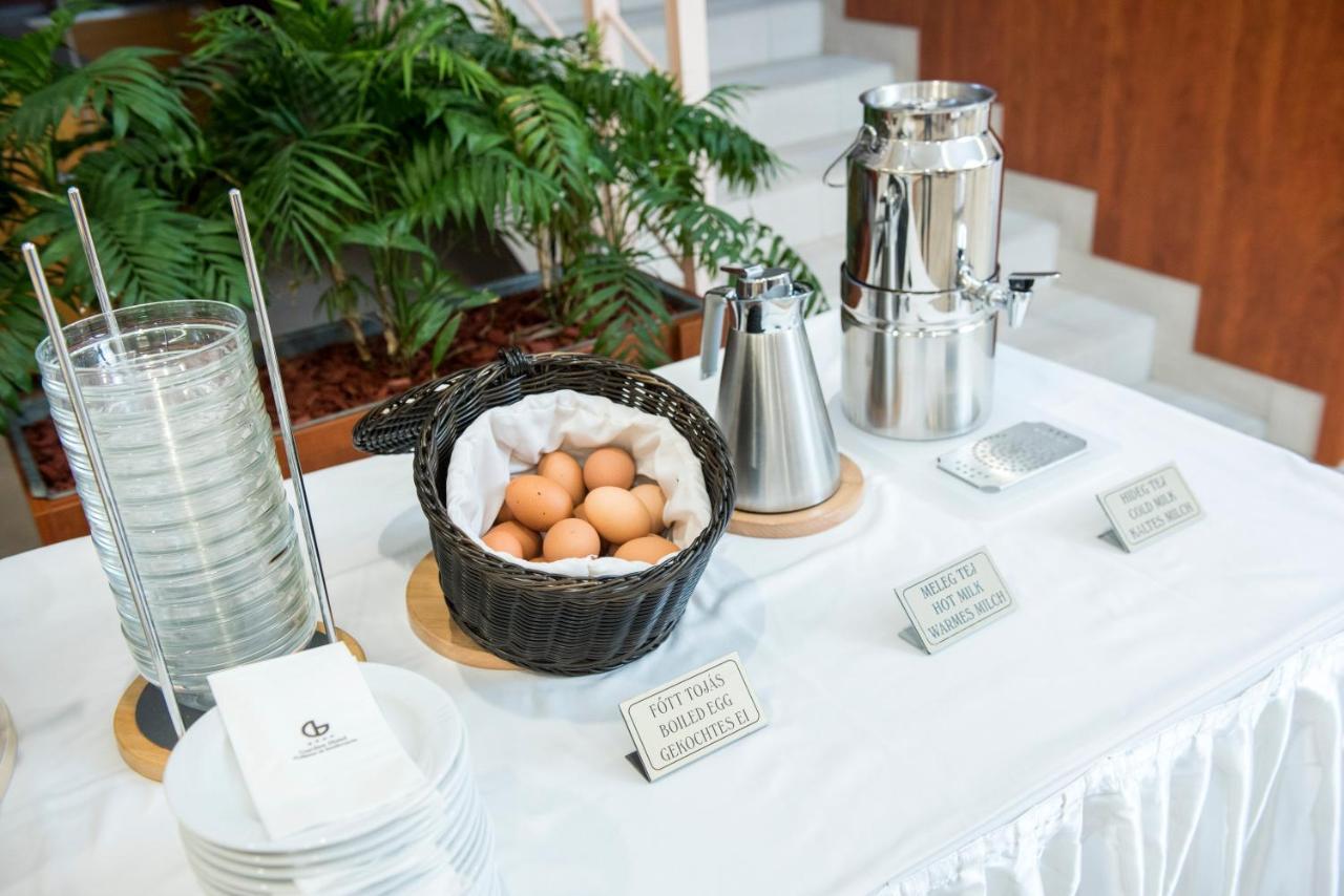 Отель Garden Wellness Es Konferencia Сольнок
