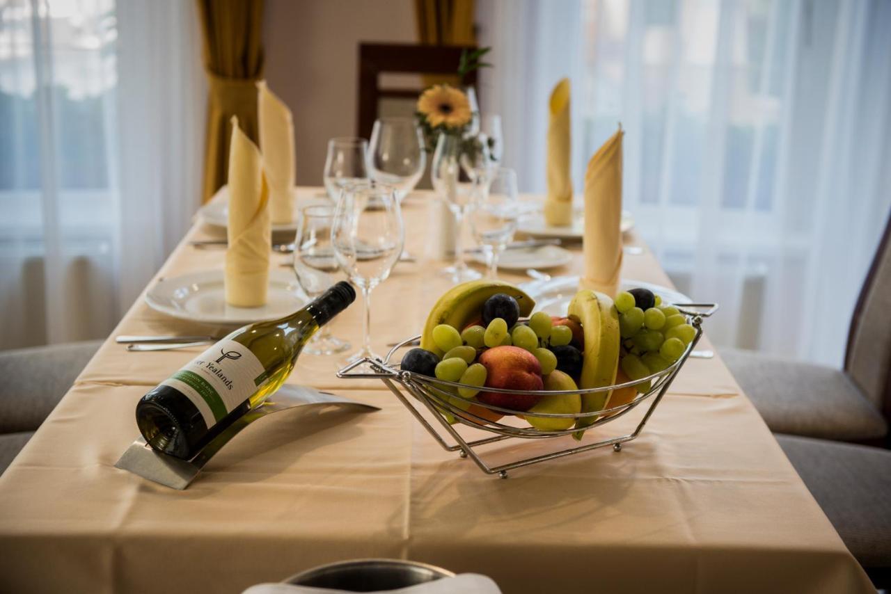 Отель Garden Wellness Es Konferencia 4*
