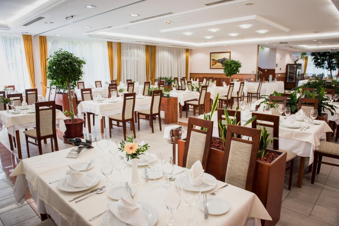 Garden Wellness Es Konferencia 4* Сольнок
