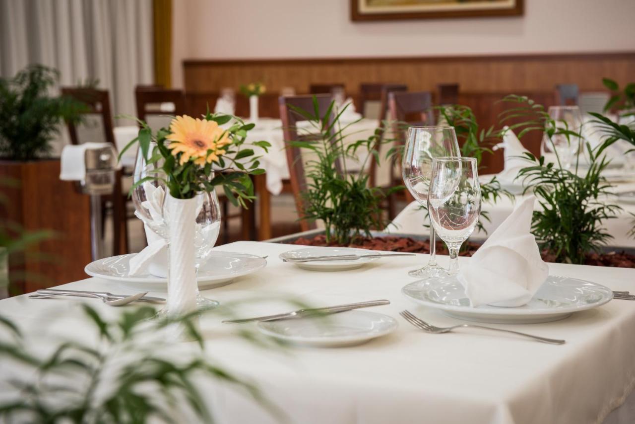 Garden Wellness Es Konferencia Отель